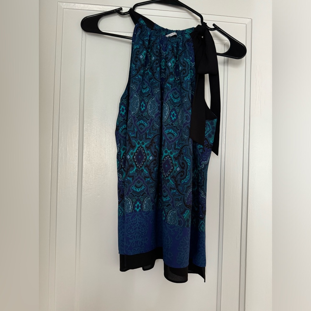 Tahari, elegant sleeveless top with neck tie